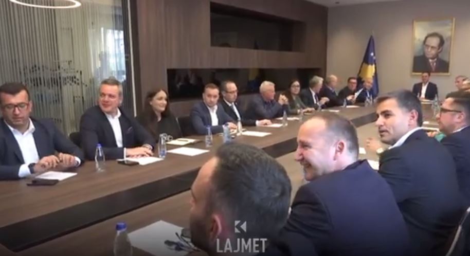 Abdixhiku për dorëheqjen e Bislimit: S'e kemi parë qe një vit e gjysmë (VIDEO)