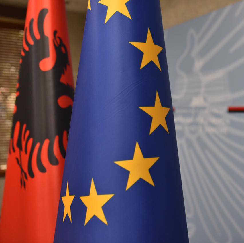 Shqipëria i fton qytetarët që gjenden në Rusi ta kontaktojnë ambasadën e saj në Moskë