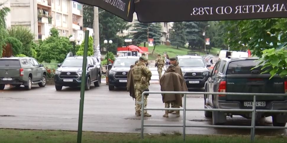 Pas dhunës së djeshme ndaj gazetarëve, sot qetë në Leposaviq (VIDEO)