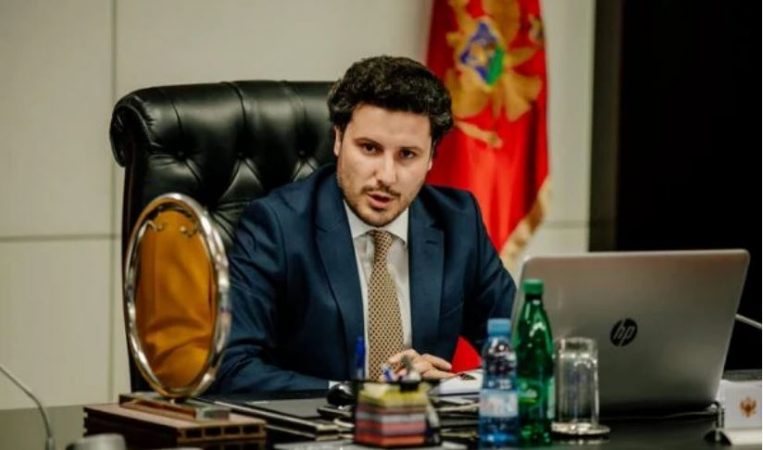 Pse Dritani i solli dritë Malit të Zi?