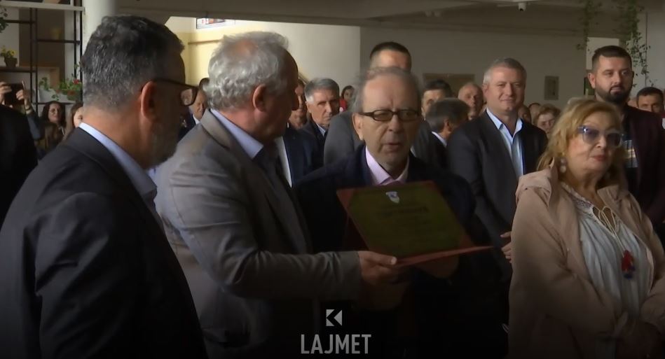 Kadareja s’do ta harrojë “për jetë të jetëve” nderimin e Fushë-Kosovës (VIDEO)