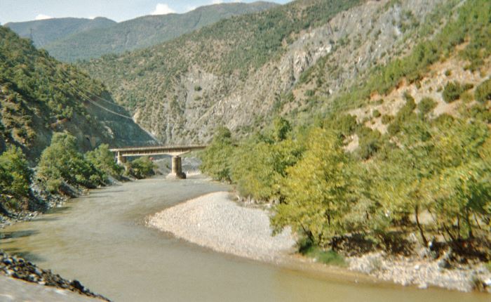 Gjendet trupi i pajetë i një 46-vjeçari në lumin Shkumbin