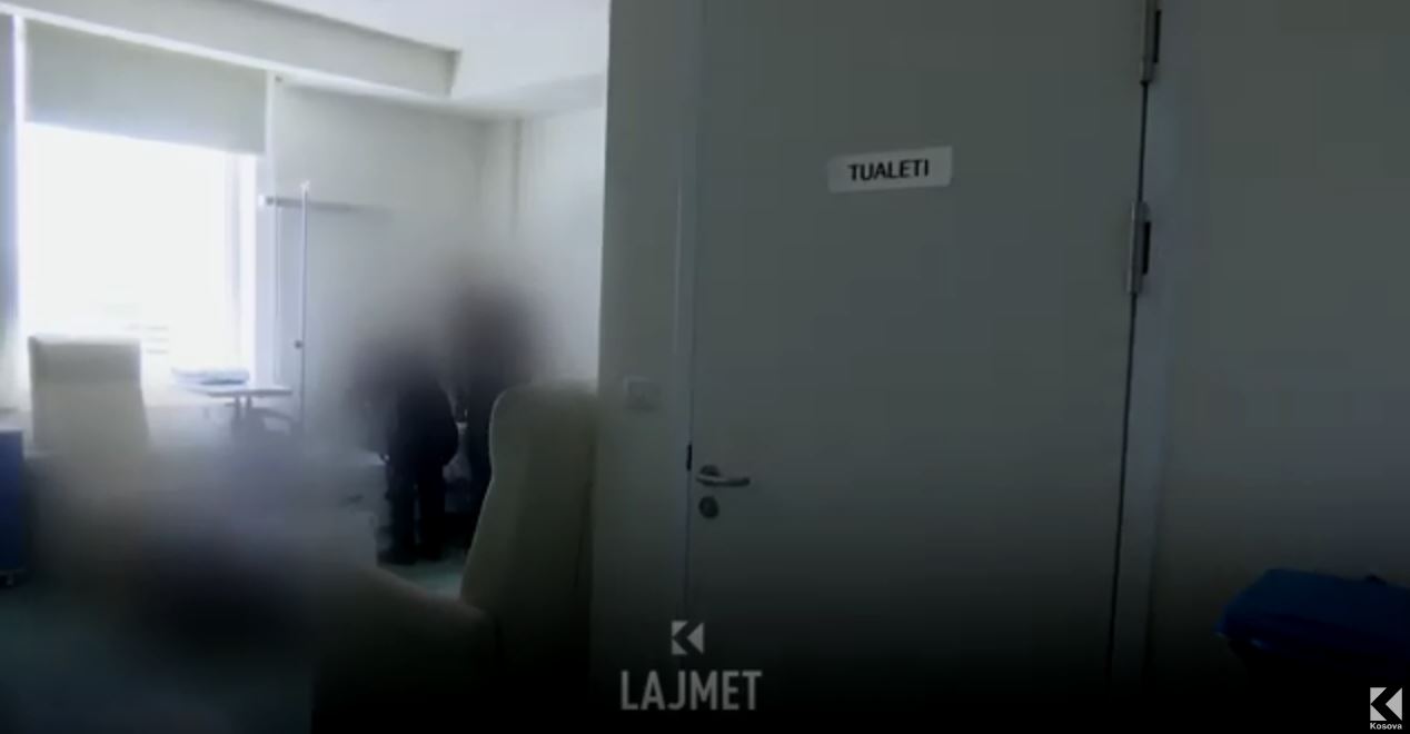 Pacientët e vegjël vizitohen nga deputetët për 1 Qershor, stafi me një mal ankesash (VIDEO)