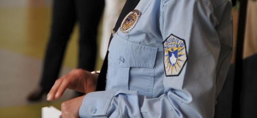 Një police goditet me veturë nga një person që tentoi t’i ikte kontrollit policor