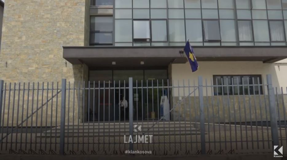 Rojtarët e pastrueset e Komunës së Mitrovicës së Veriut, që pesë muaj pa rroga (VIDEO)