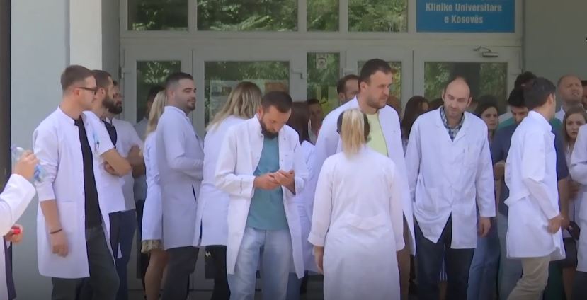 MSh-ja i la pa paga disa specializante lehona, thotë Auditori (VIDEO)