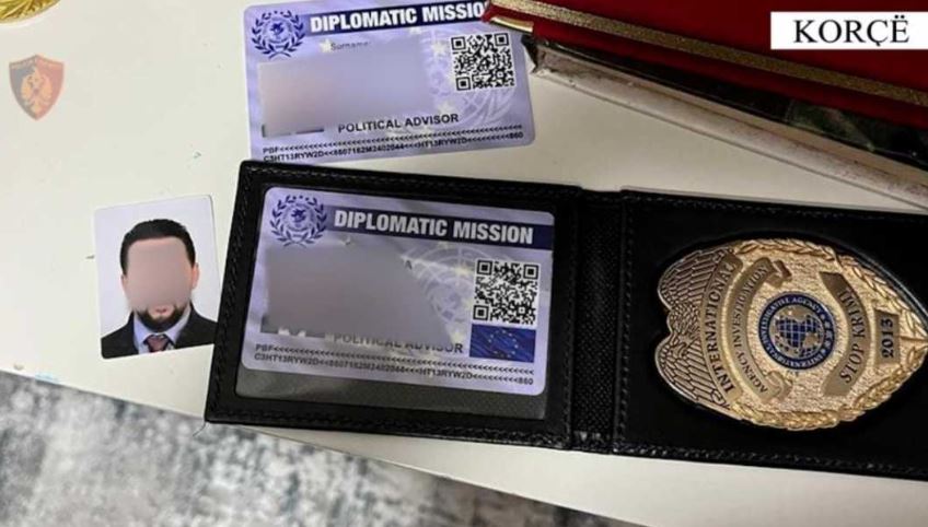 Falsifikonin pasaporta diplomatike për të shkuar në ShBA, dy të arrestuar në Korçë