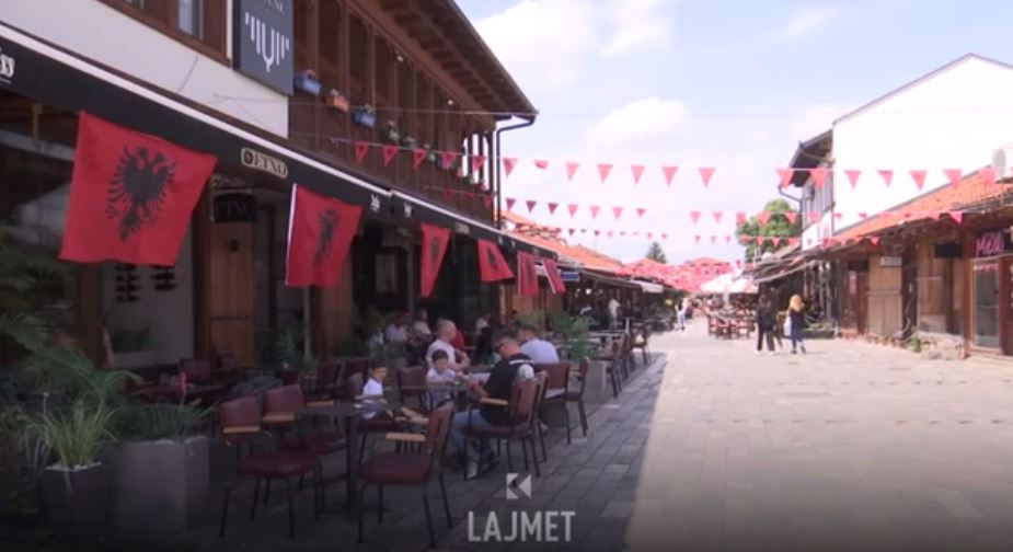 Gjakova feston Ditën e Çlirimit me këngë patriotike (VIDEO)
