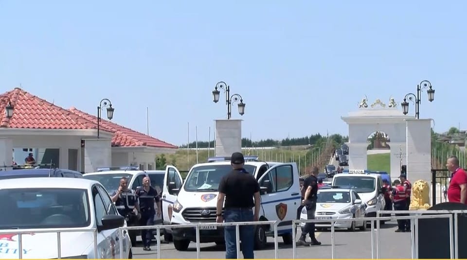 Policia gjeti serverë te muxhahedinët në Durrës, “ishin përfshirë në aktivitetet politike”