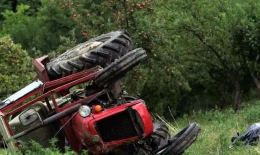 Lëndohet rëndë një person pasi u rrokullis me traktor në Skenderaj