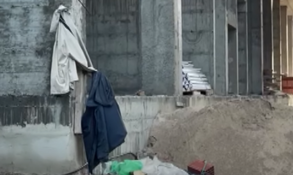 Vdes një punëtor në Ferizaj pasi bie nga lartësia