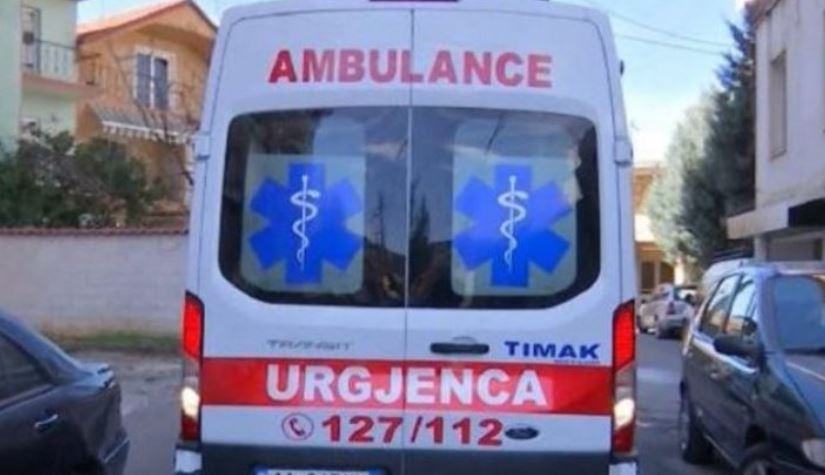 Vdiq një 22-vjeçare në Durrës, pasi u godit nga një veturë