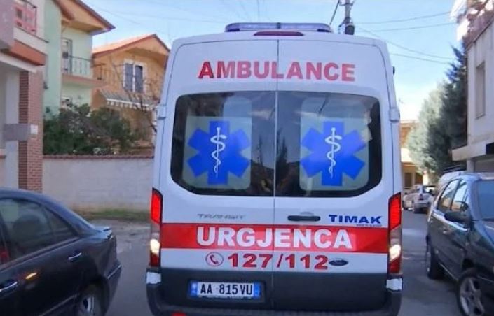 Vdiq një 35-vjeçar në Vlorë pasi ra në kontakt me rrymën
