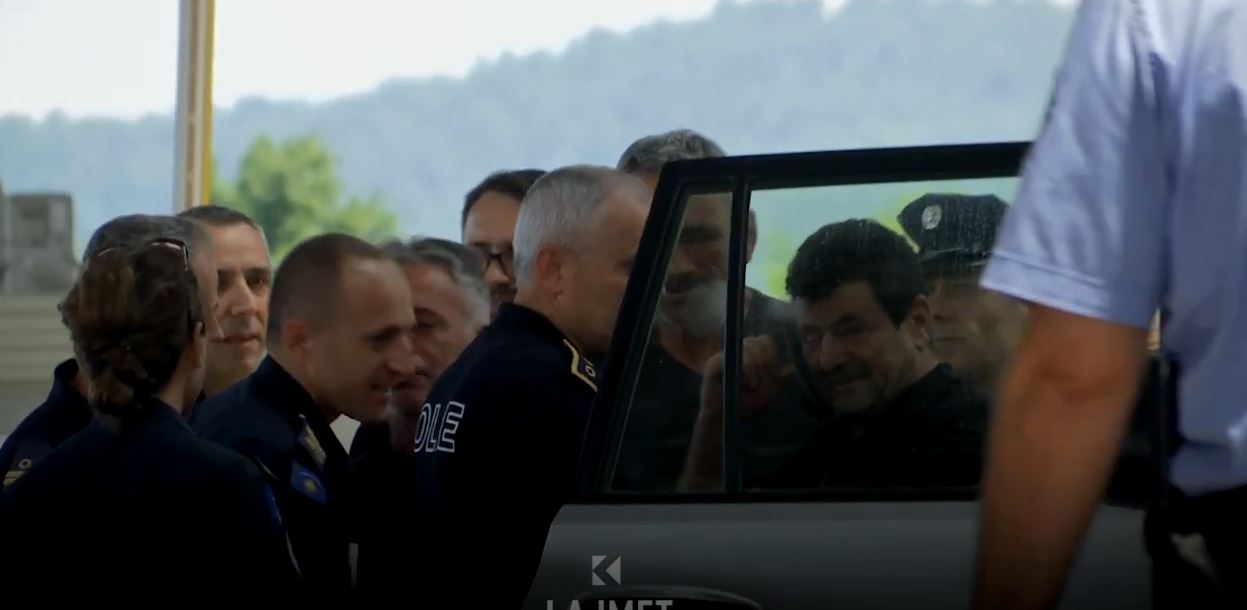 Lirohen tre policët e kidnapuar, kthehen në shtëpi (VIDEO)