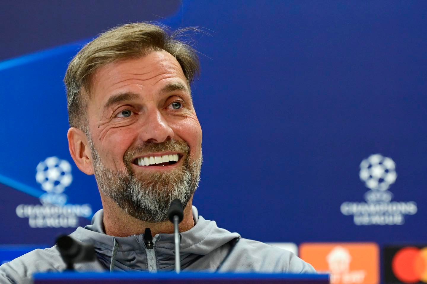 Klopp frikësohet, na duhen mesfushorë