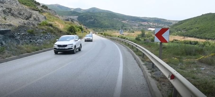 Ngjarja e rëndë: Përplaset me kamionin, vdes në veturë (VIDEO)