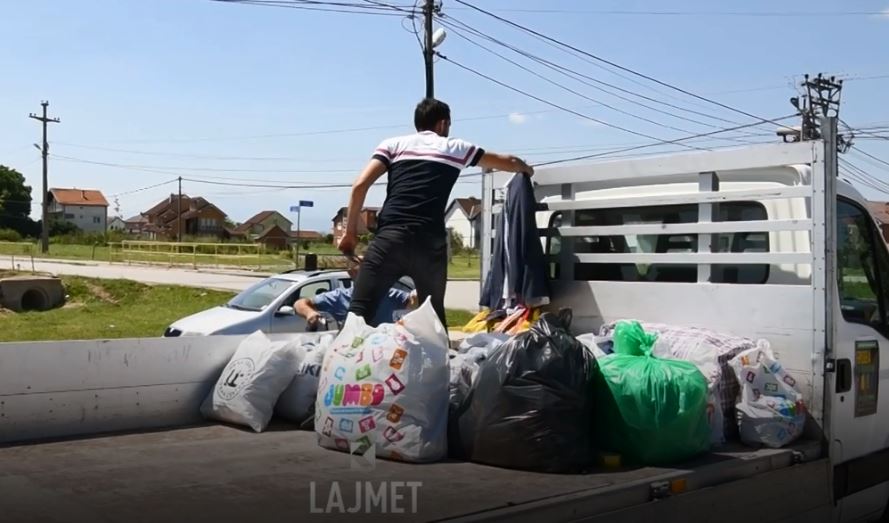 Iniciativa në Lipjan: Banullasit grumbullojnë rroba për bamirësi (VIDEO)