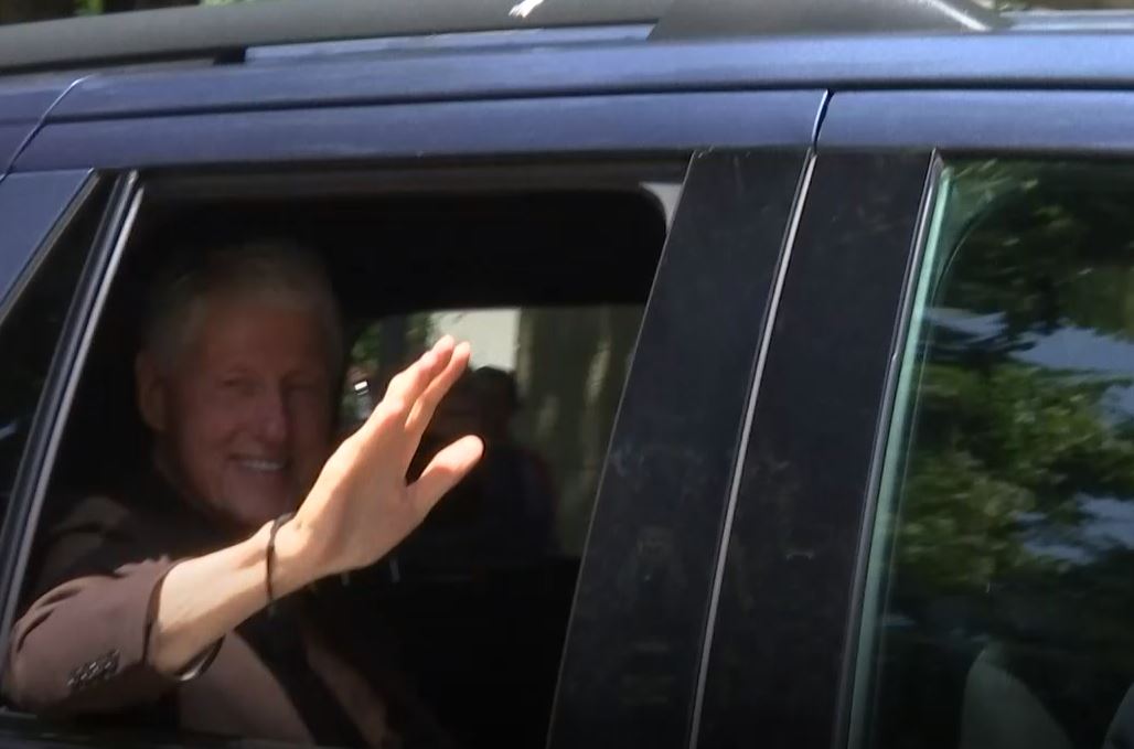 Pamje para nisjes së Clintonit për në ShBA (VIDEO)