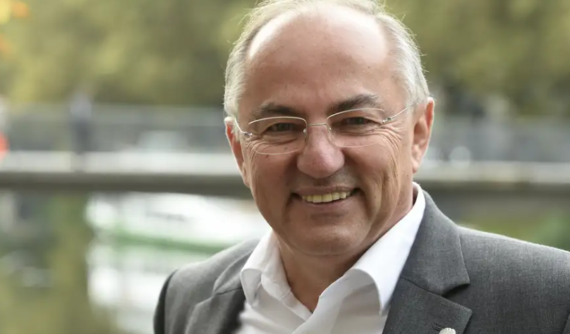 Deputeti gjerman, Juratoviq: Kurti dhe Vuçiq po luajnë një poker të rrezikshëm që kërcënon të gjithë rajonin