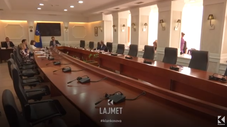 Opozita s'voton, pushteti s'mjafton, komisionet parlamentare dështojnë (VIDEO)
