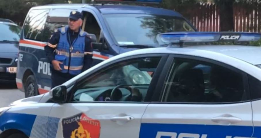 Arrestohen dy të rinj në Himarë, dyshohet se shpërndanin drogë në lokalet e natës