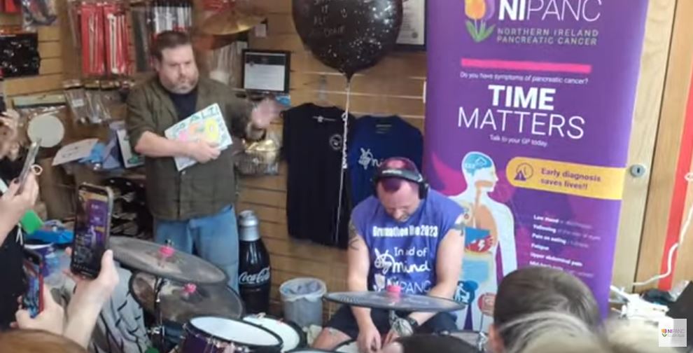 Ali Brown luan 150 orë me bateri për të mposhtur Rekordin Guinness (VIDEO)