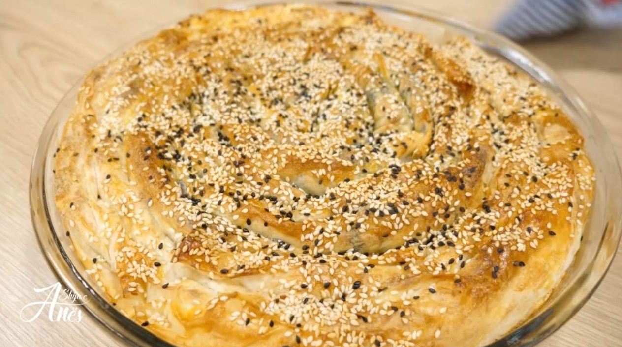 "Shija e Anës", përgatitja shumë e lehtë e pites me spinaq (VIDEO)