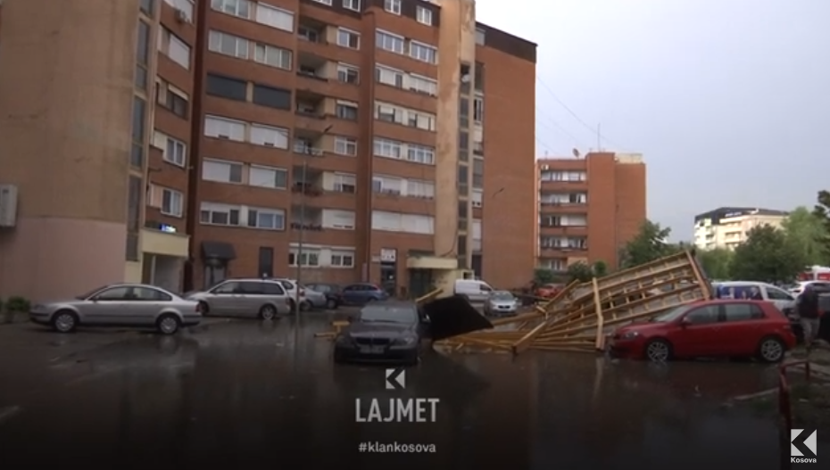 Mot i lig, stuhi e erëra të forta në Prishtinë (VIDEO)