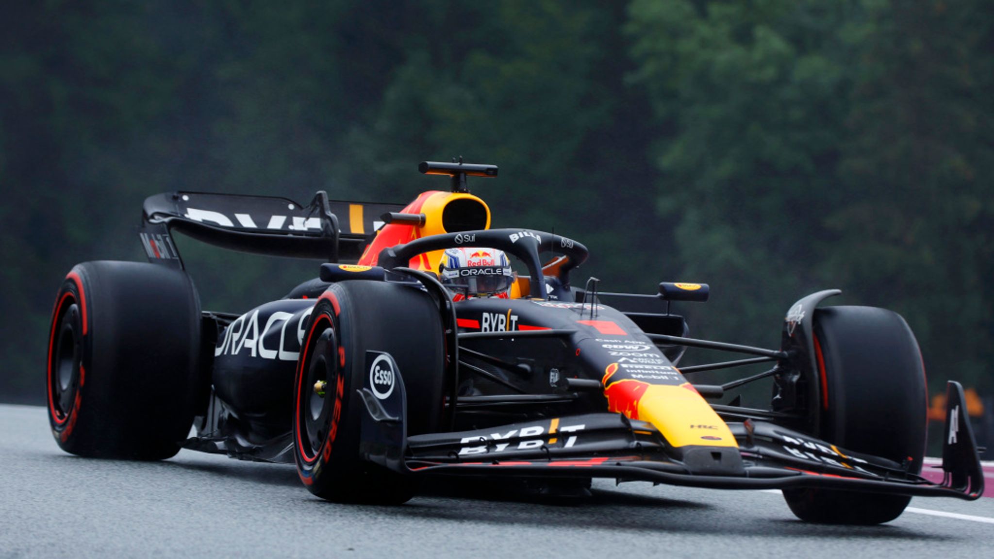 Verstappen i pa kalueshëm, pole edhe në “Sprint Shootout”