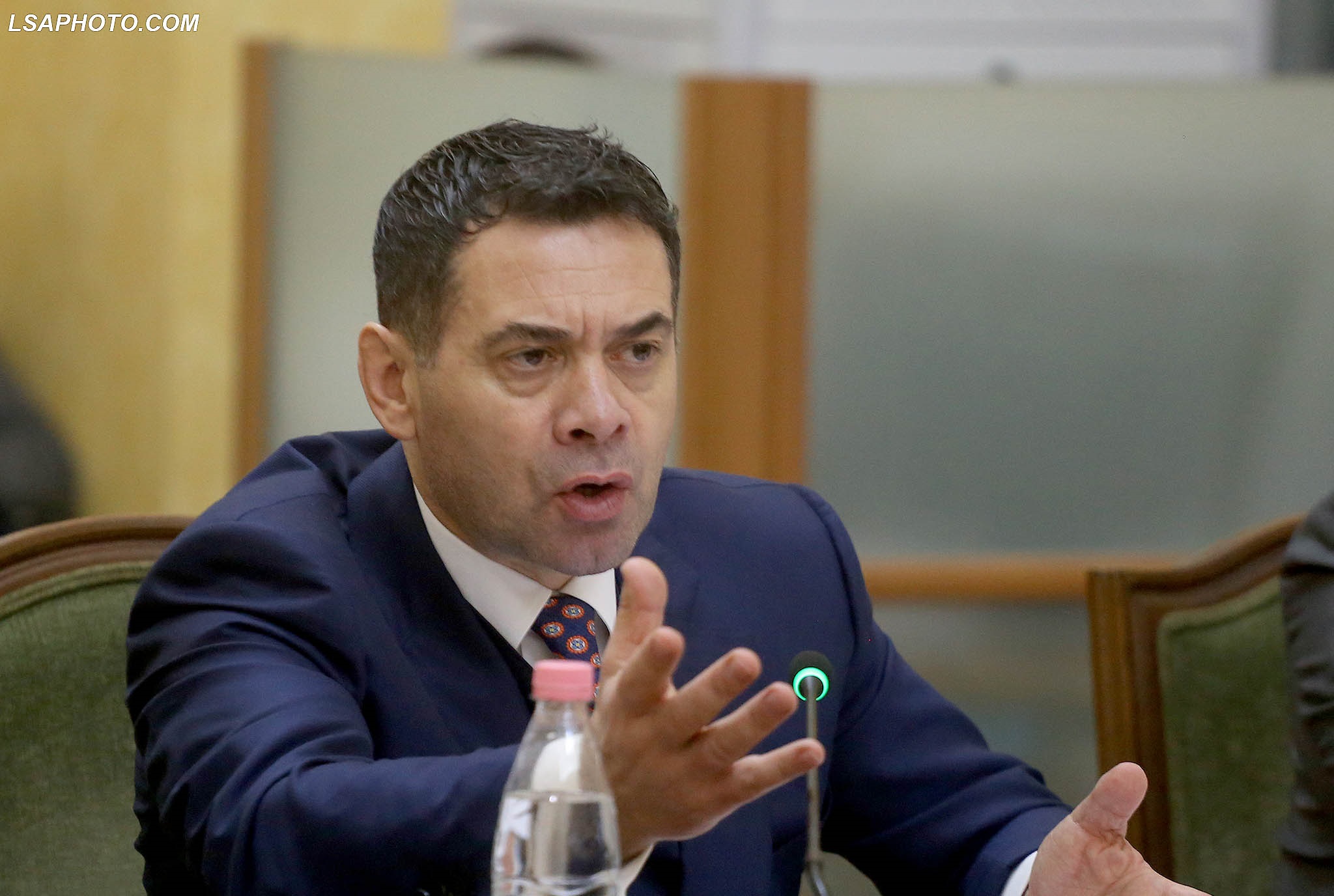 Lëshohet urdhër-arrest për ish-ministrin Arben Ahmetaj