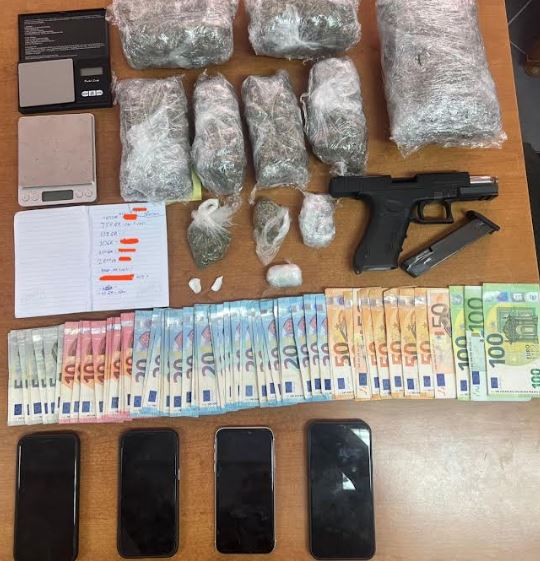 Obiliq: Arrestohen tre persona - Iu gjetën drogë, para dhe armë