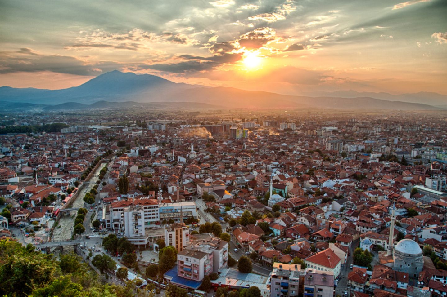 Prizren: Dy punëtorë lëndohen në vendin e punës, arrestohet i dyshuari