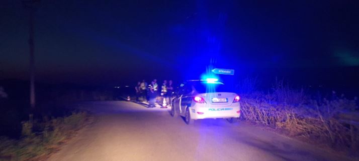 Makina përplas për vdekje 84-vjeçarin në rrugën Levan-Tepelenë