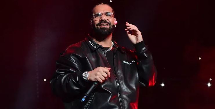 Drake kërkoi që të mos i hedhin sytjena adhurueset në skenë