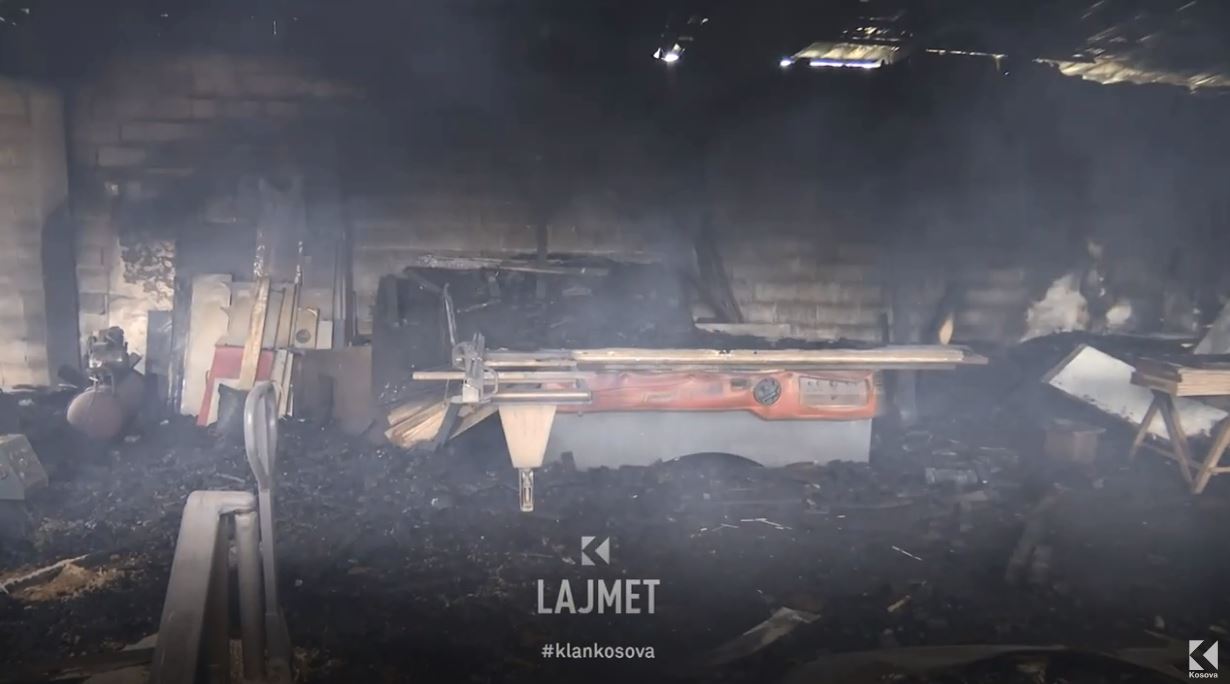 Digjet fabrika e mobilieve në Prizren – dëmi dhjetëra mijëra euro (VIDEO)