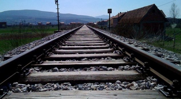 Rahovec: Zjarri dëmton 450 metra të hekurudhës