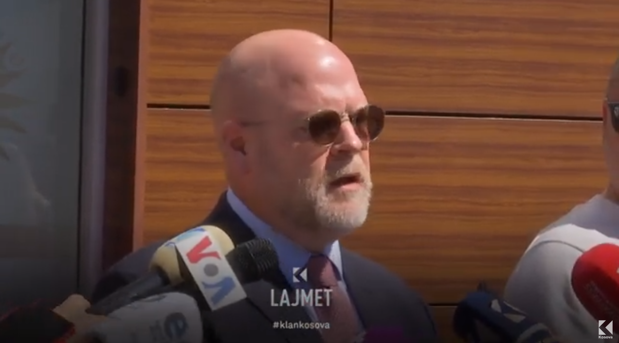 Ambasadori Hovenier, habitet me Vetëvendosjen, do drejtësi për Klan Kosovën (VIDEO)