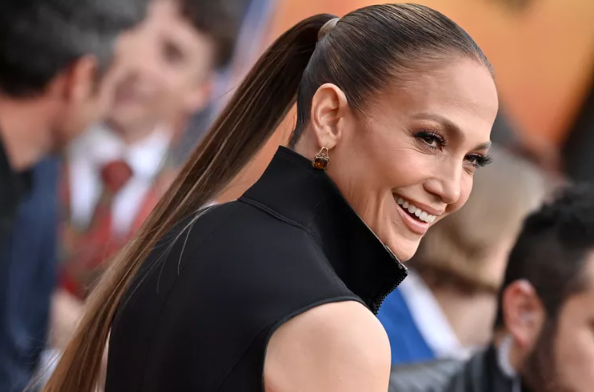 Zjarret në Los Anxhelos, Jennifer Lopez anulon të gjitha aktivitetet publike