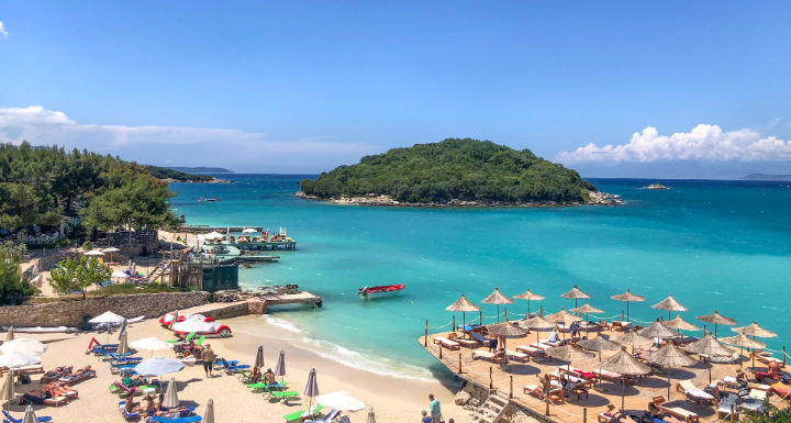 Rritet numri i turistëve, Shqipëria vizitohet nga 1.7 milionë veta në korrik