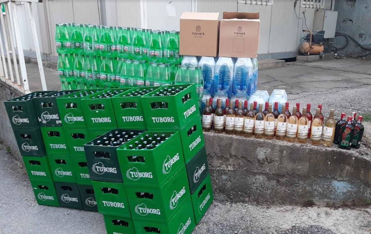 Verë, birra, mish e ujë kontrabandohen nga Serbia në Kosovë - të dyshuarit kapen nga policia