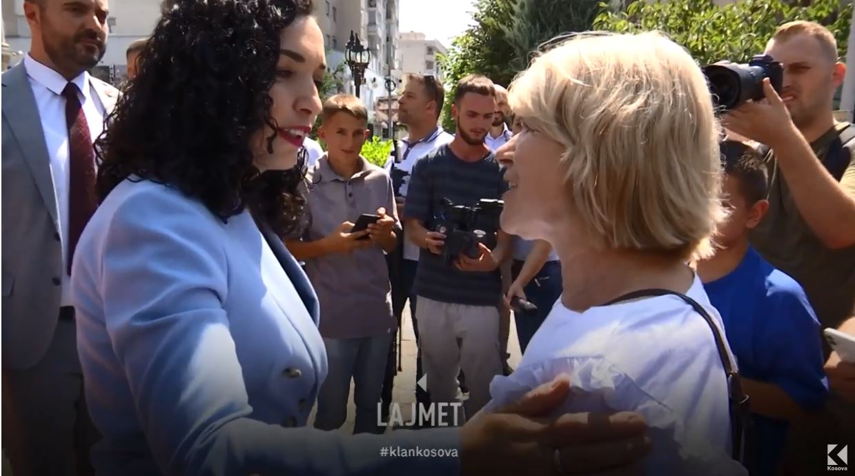 Osmani në Klinë: “O ti je presidentja më e mirë në botë” (VIDEO)