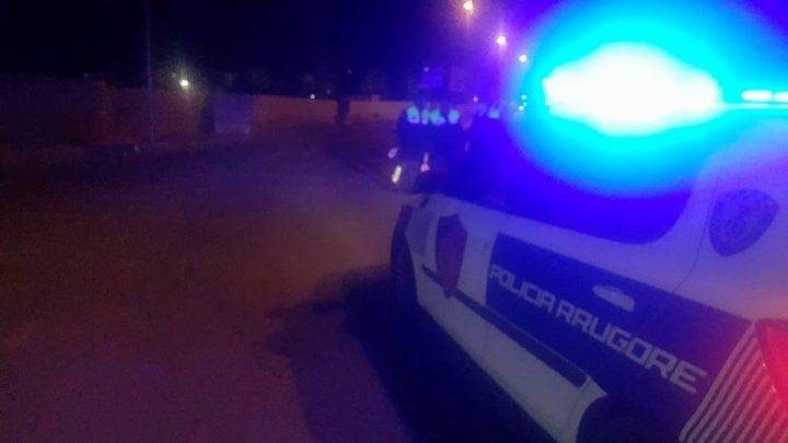 Drejtuesi i automjetit përplas shpërndarësin e picave në Elbasan