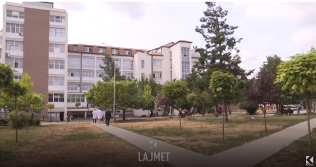 QKUK pa WC publike, vuajnë shoqëruesit e pacientëve (VIDEO)