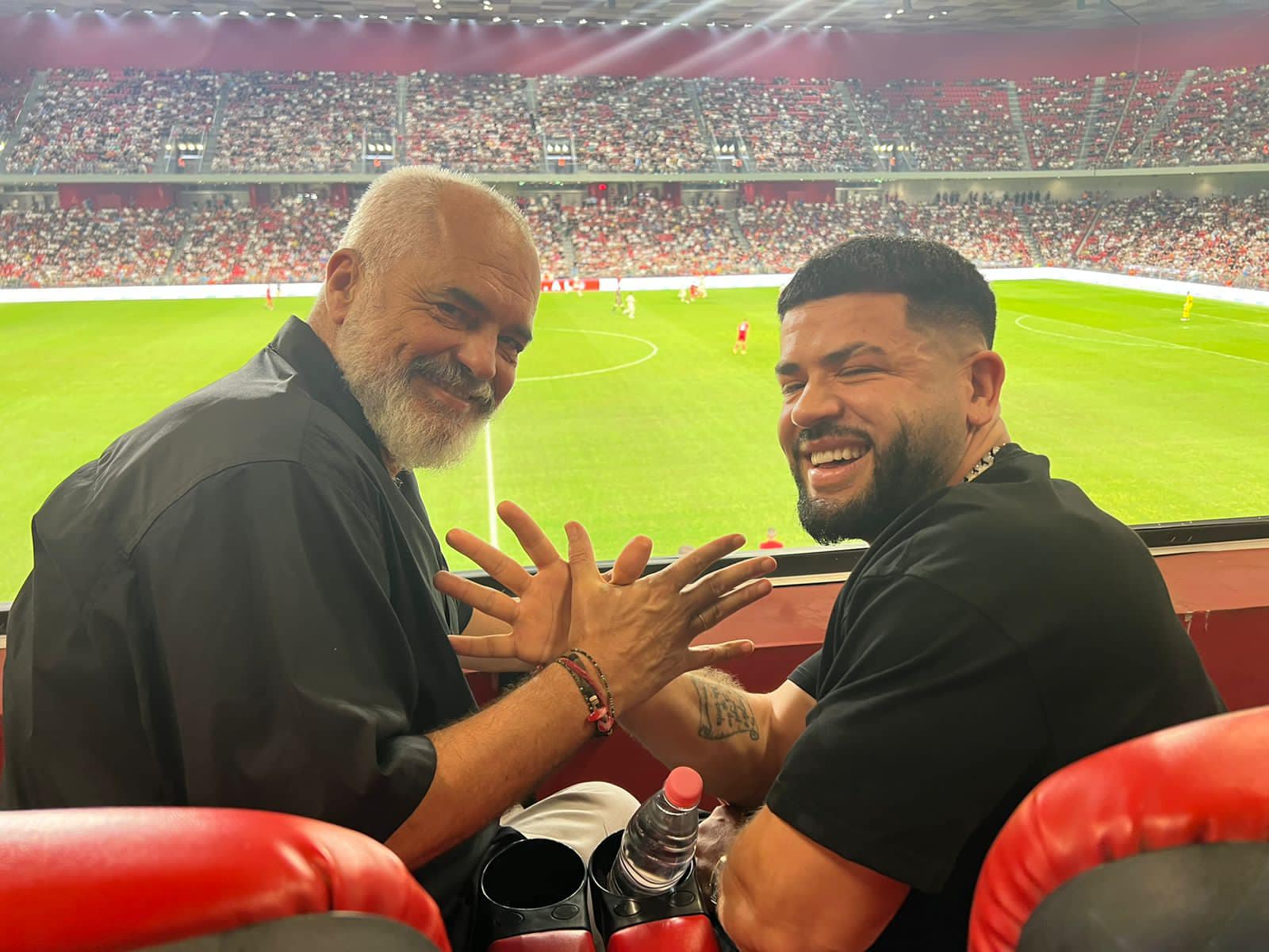 Rama dhe Noizy e bëjnë bashkë shqiponjën