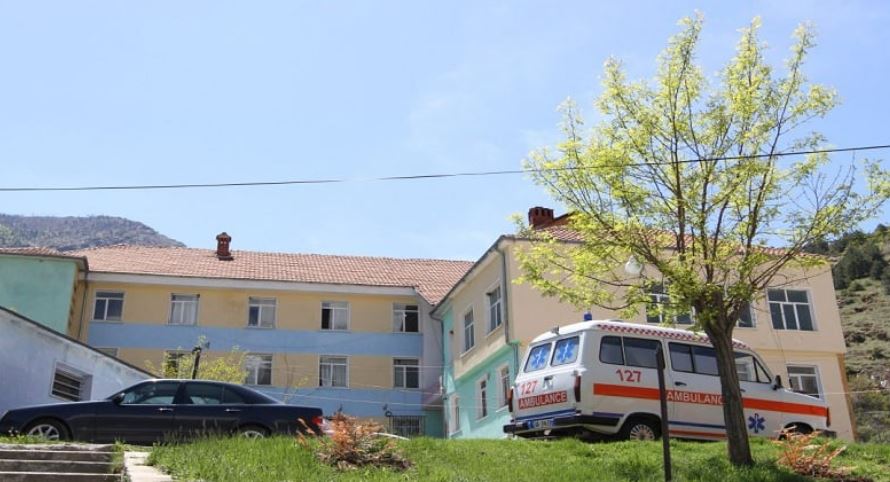 Shqipëri, arrestohet 18-vjeçari pasi e theri tjetrin me thikë pesë herë