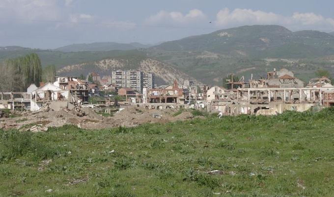 Shkruhen grafite përçarëse në murët e QKMF-së në Suhodoll të Mitrovicës