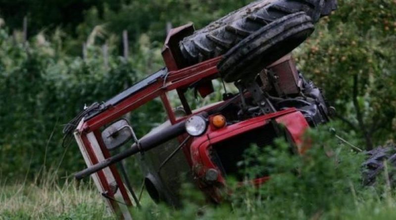 Vdes një person pasi u rrokullis me traktor në Vushtrri
