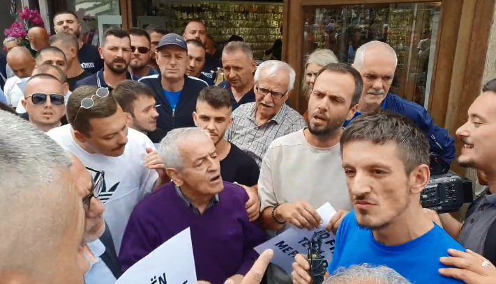Policët e pranishëm kur u sulmua gazetari në Prizren, IPK-ja nis grumbullimin e informatave
