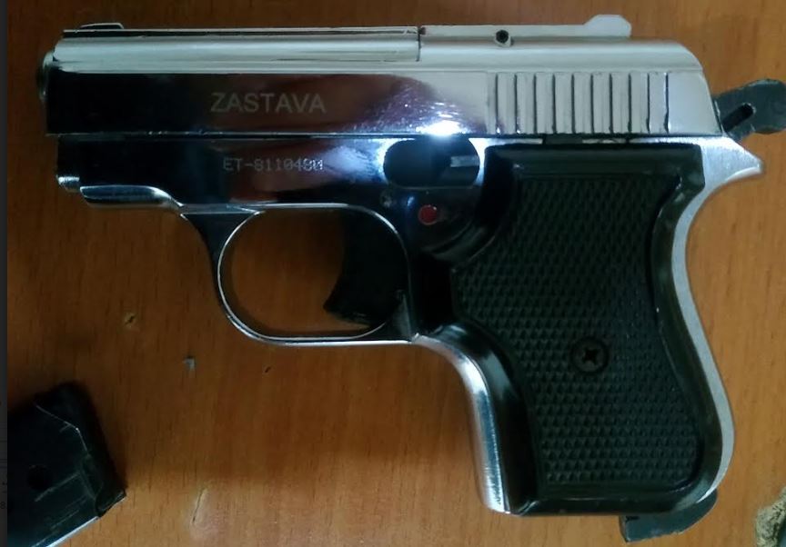 Shoqërohet në polici i riu që pozoi me armë në “Snapchat”