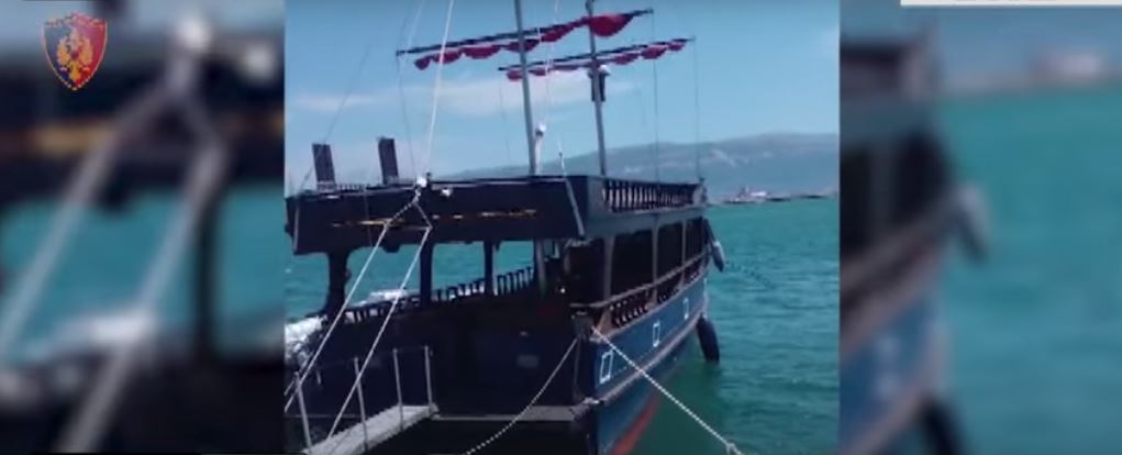 Ndalohen dy anije turistike në Vlorë, bllokohen 10 mjete të tjera